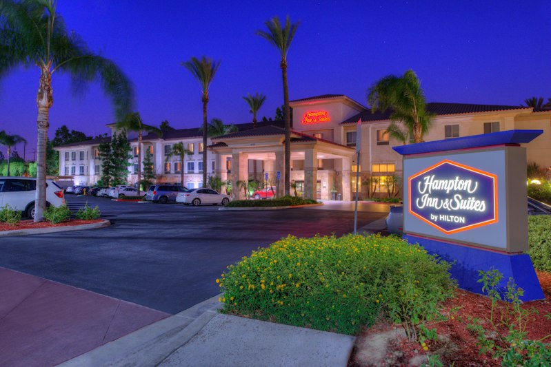 Hampton Inn Suites Ontario 58/60