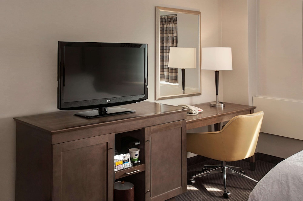 Hampton Inn and Suites Milwaukee Downtown 36/41