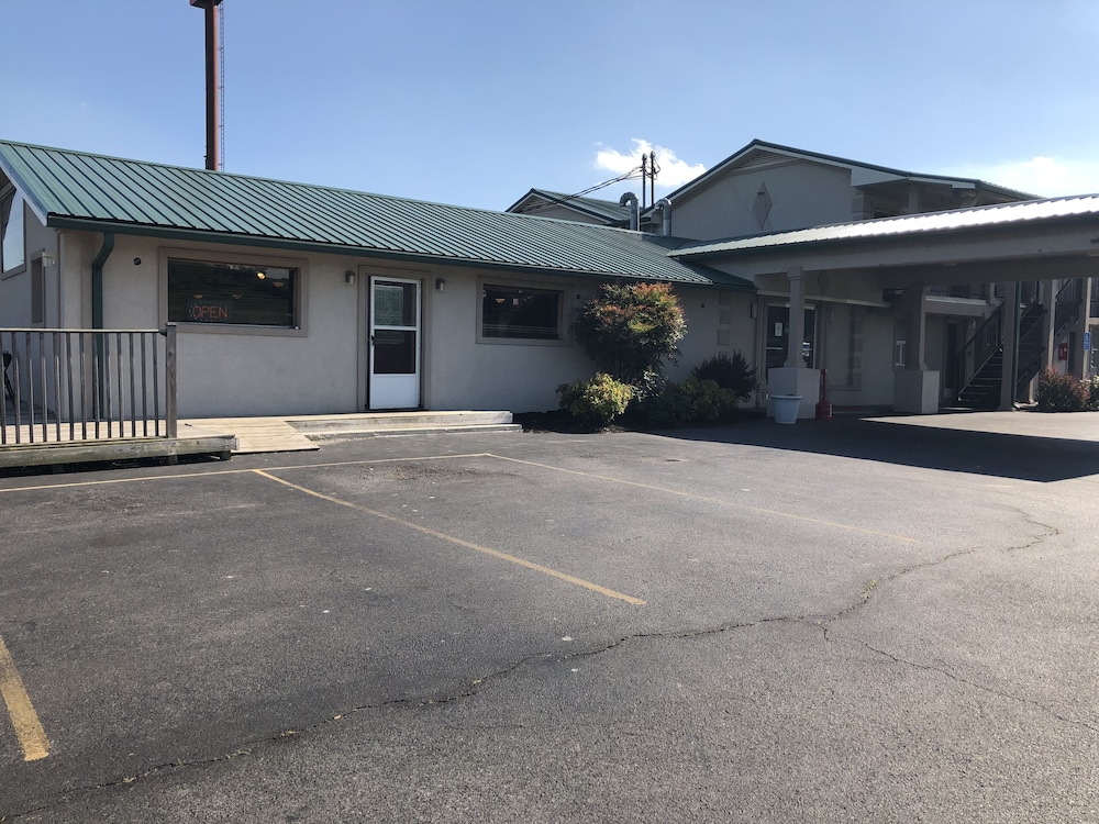 Rodeway Inn Glade Spring 22/24