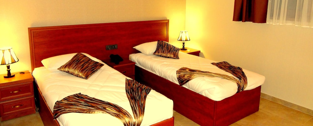 Park Avenue Hotel 6/50