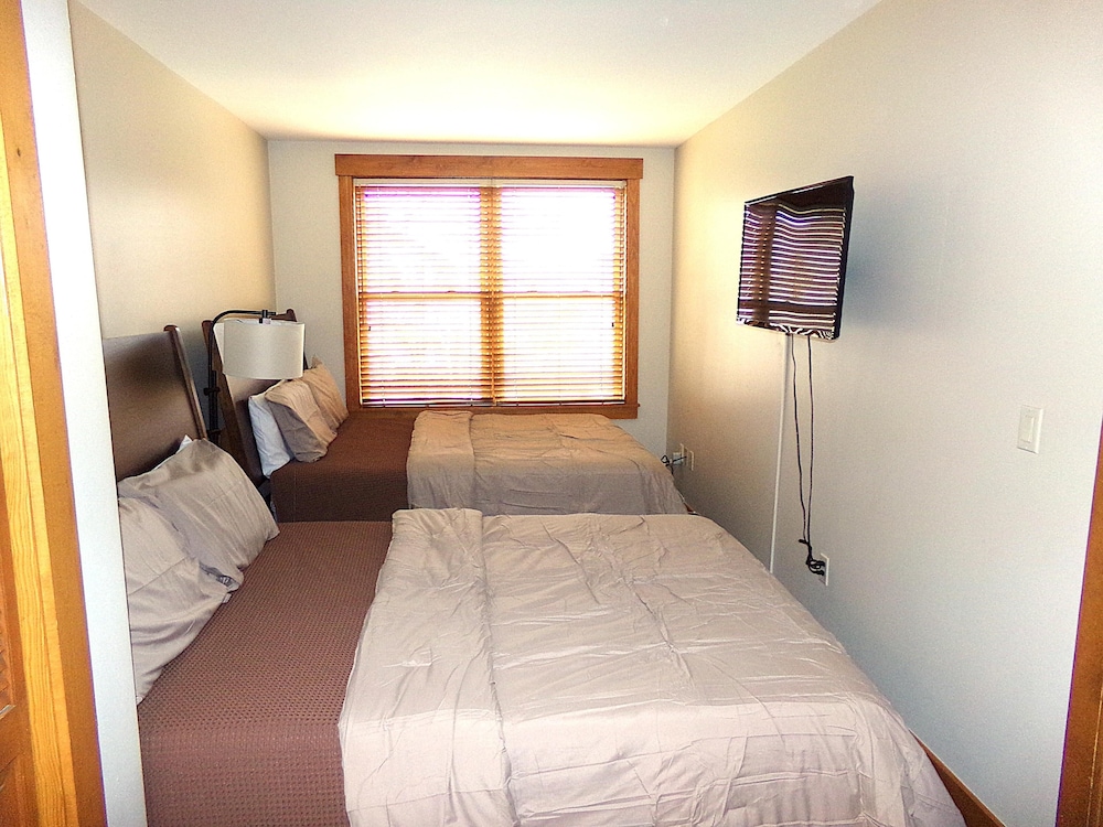 Springs 2 Bed 3 Bath Murphy 25/50