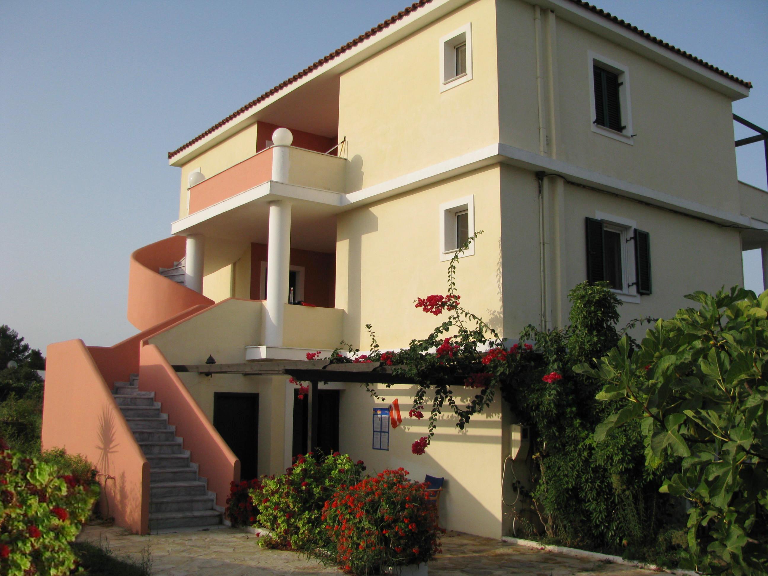 REMETZO STUDIOS 2/44