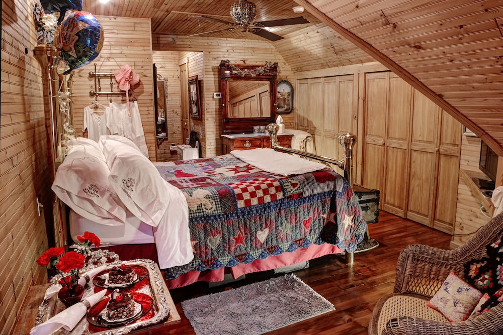 The Queen, A Victorian Bed and Breakfast 57/74