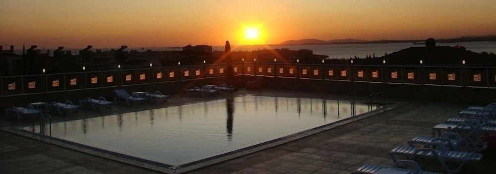 Double Royal Hotel 25/30