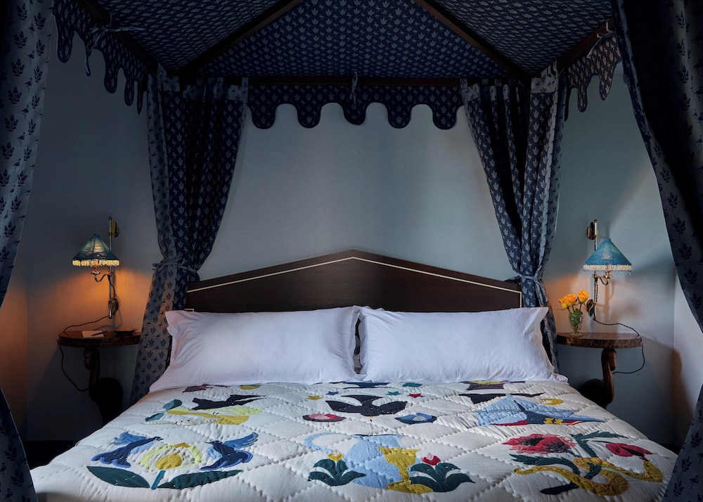 Dash, Suite, King Bed