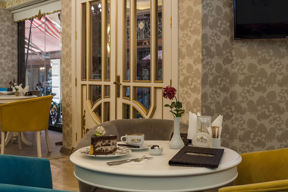 Empire Suite Hotel 28/32