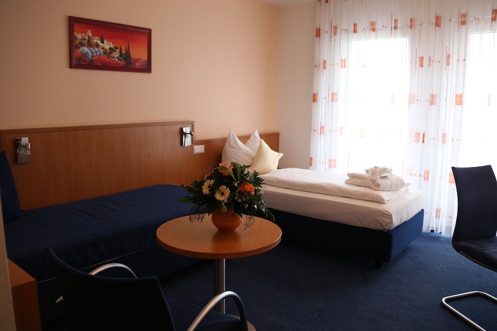 Hotel & Restaurant Goldener Pflug 33/77