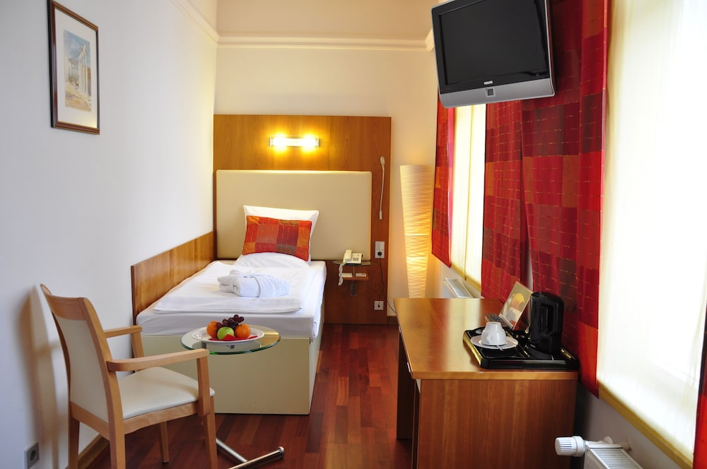 Ametyst Hotel 61/71
