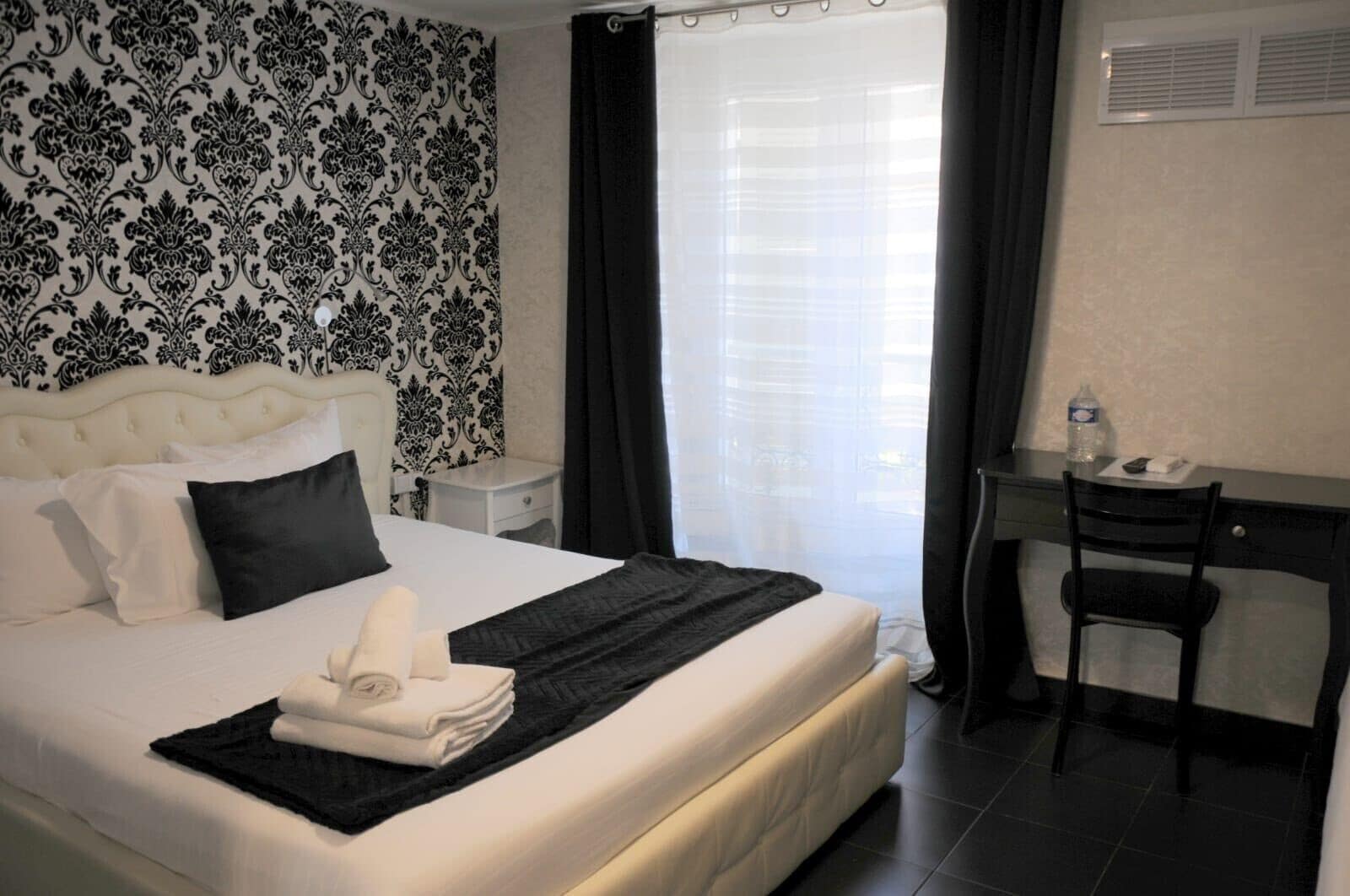 ROOM, TRIPLE