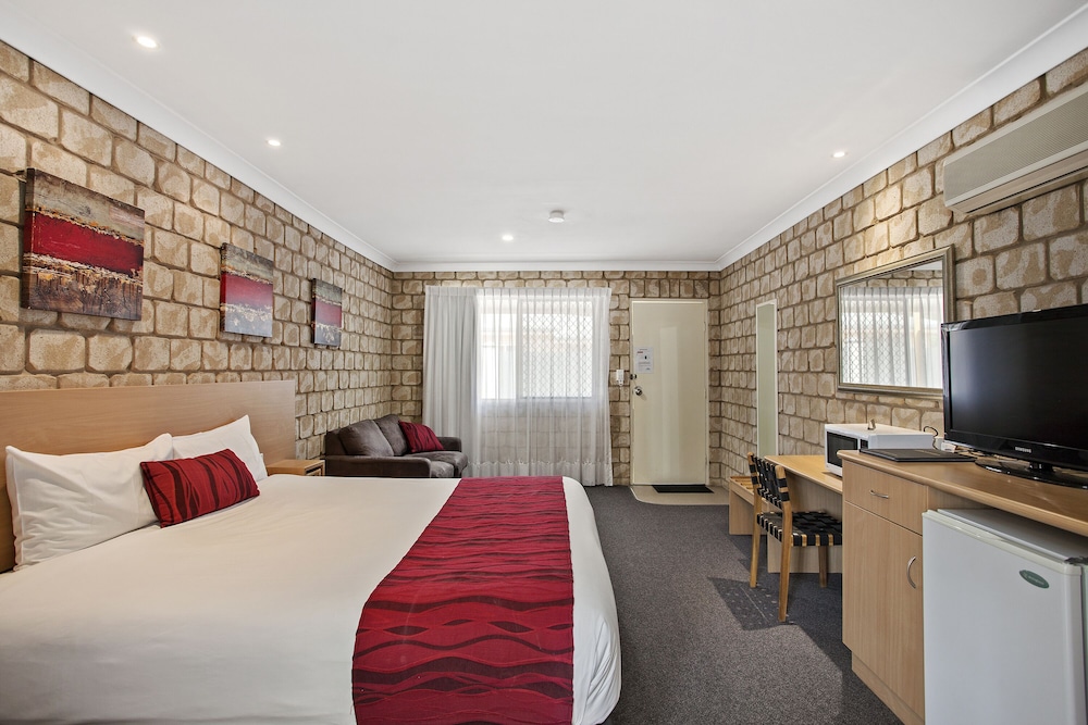 Great Divide Motor Inn 11/49