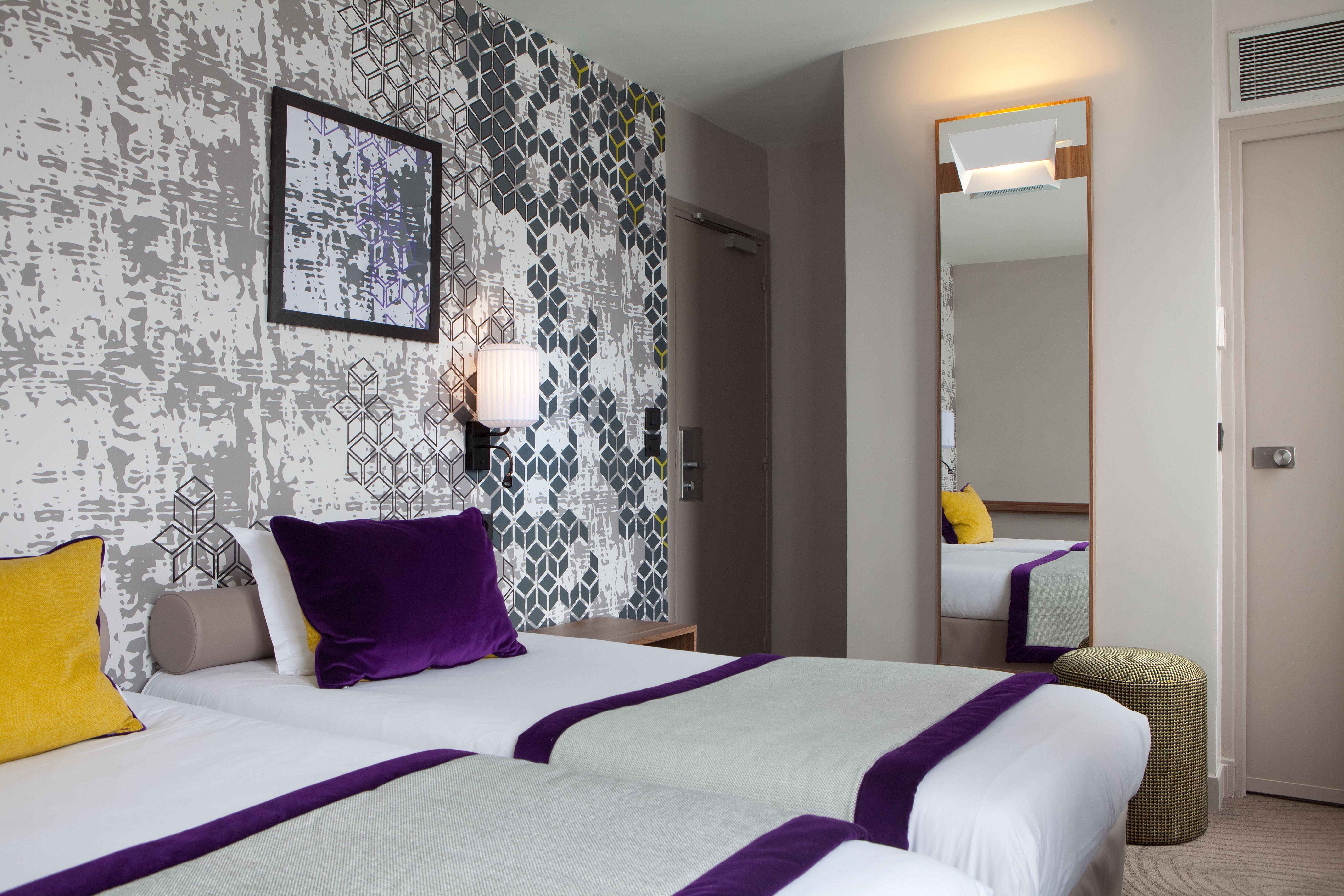 ROOM, DOUBLE BED