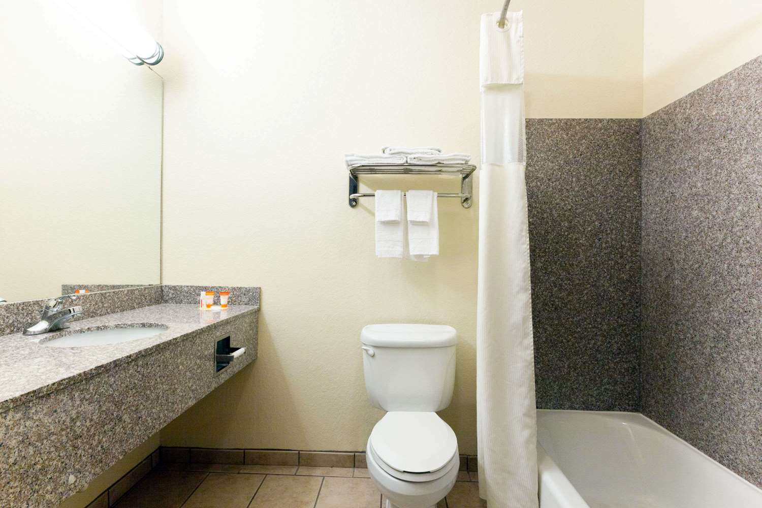Days Inn by Wyndham San Antonio at Palo Alto 10/10