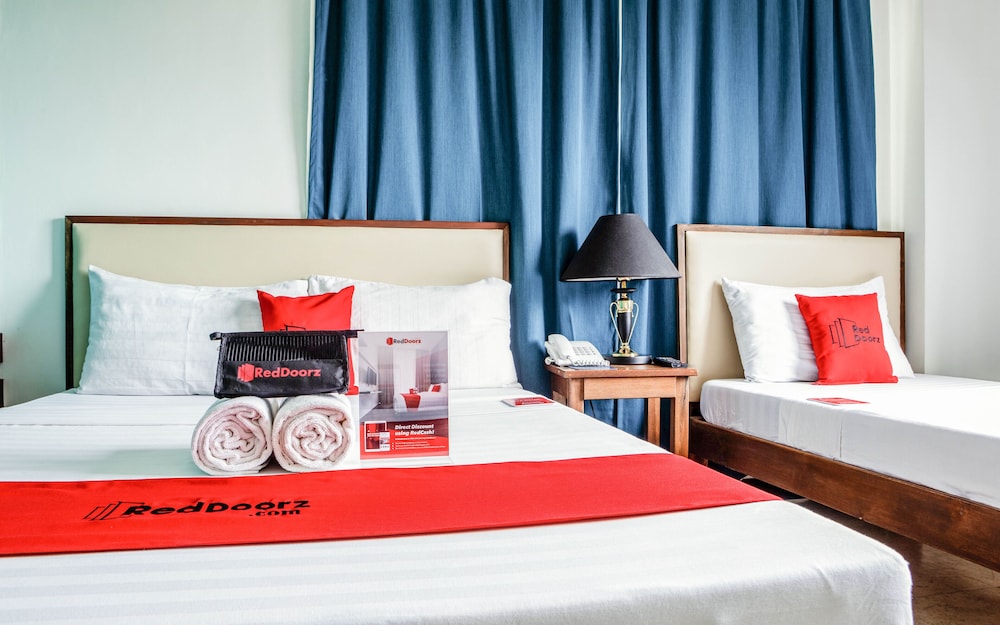 RedDoorz Plus near Rizal Junction 14/25