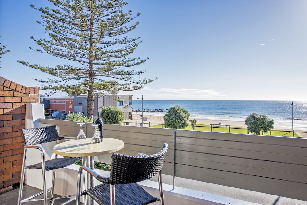 Beachfront Voyager Motor Inn 26/32