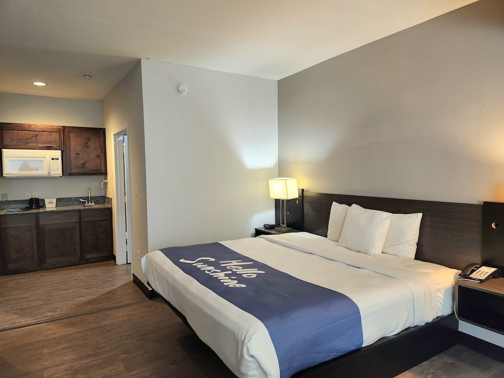 Days Inn & Suites by Wyndham Gonzales TX 20/53