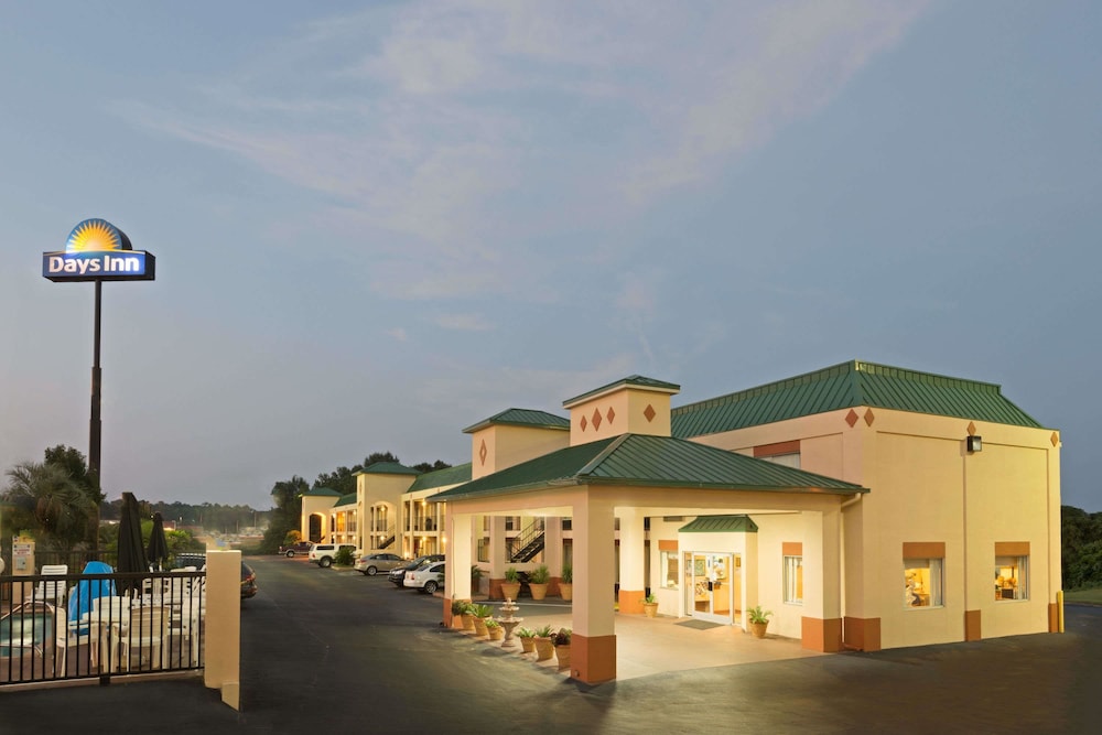 Days Inn by Wyndham Greenville AL 1/33