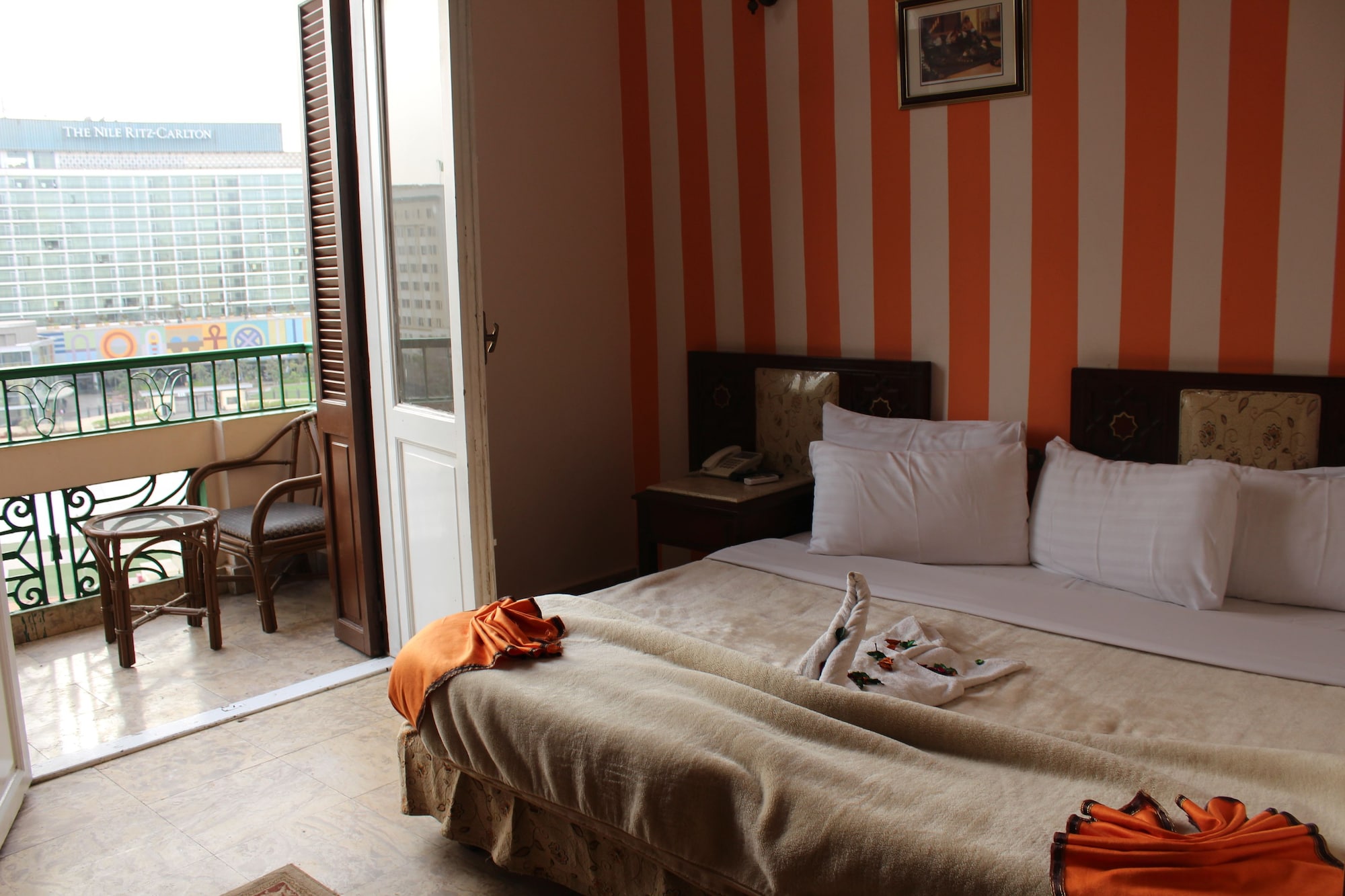 ROOM, DOUBLE BED