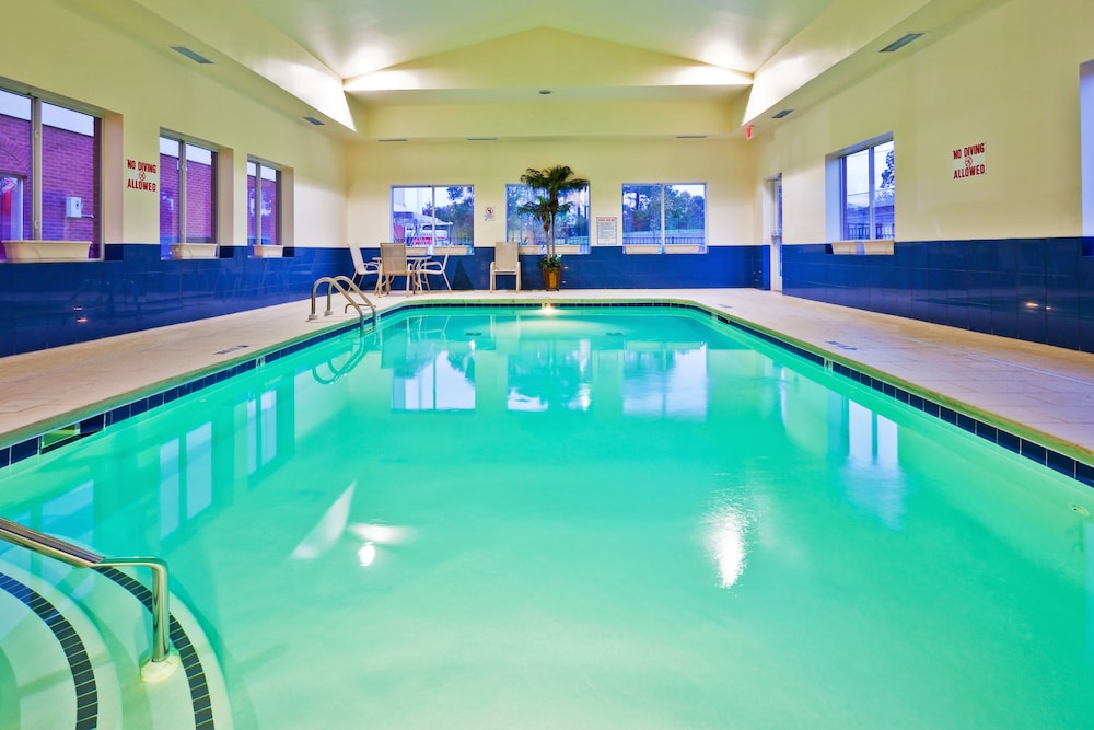 Holiday Inn Express Hotel Suites Dickson 26/38