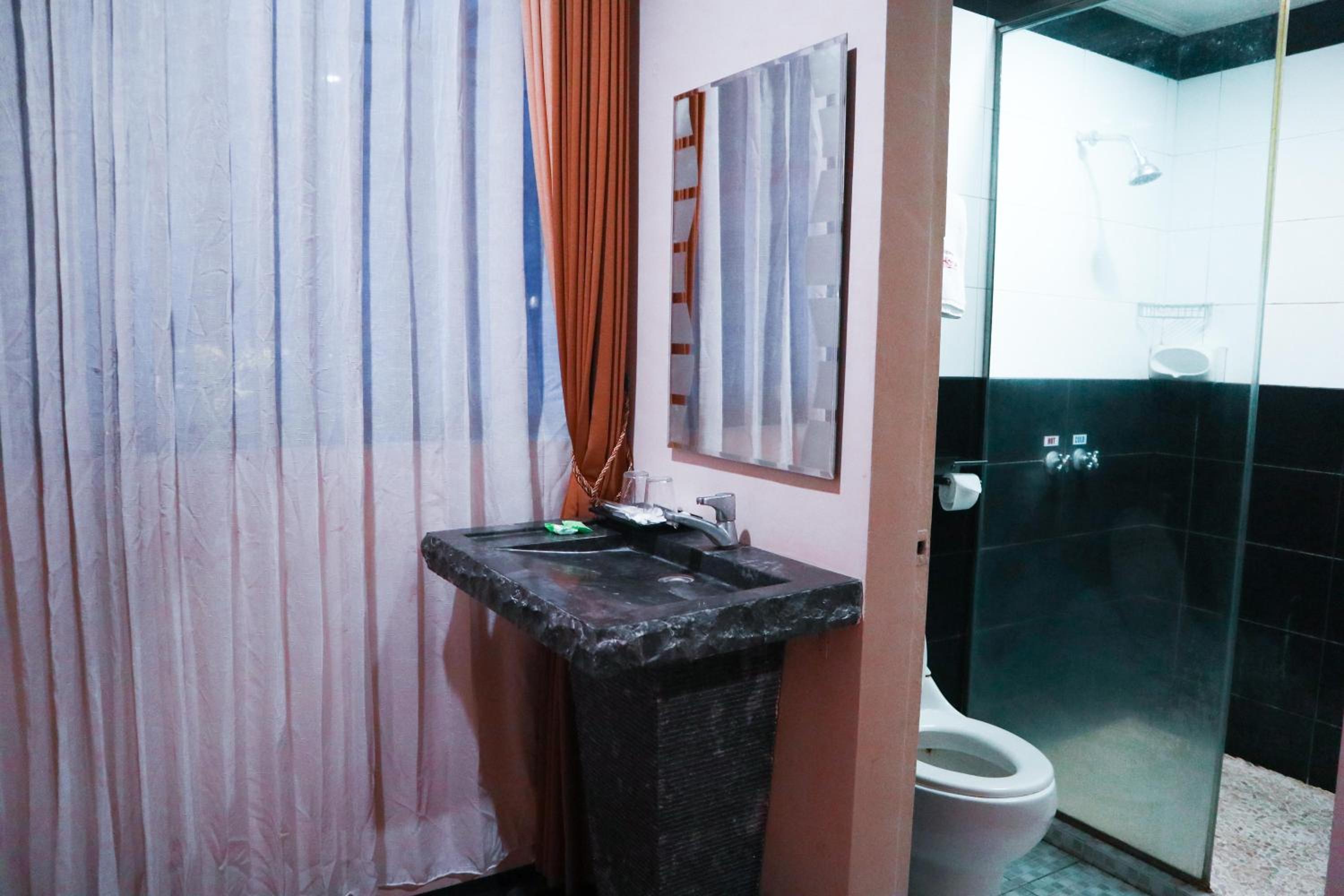Helios Hotel Malang 50/51