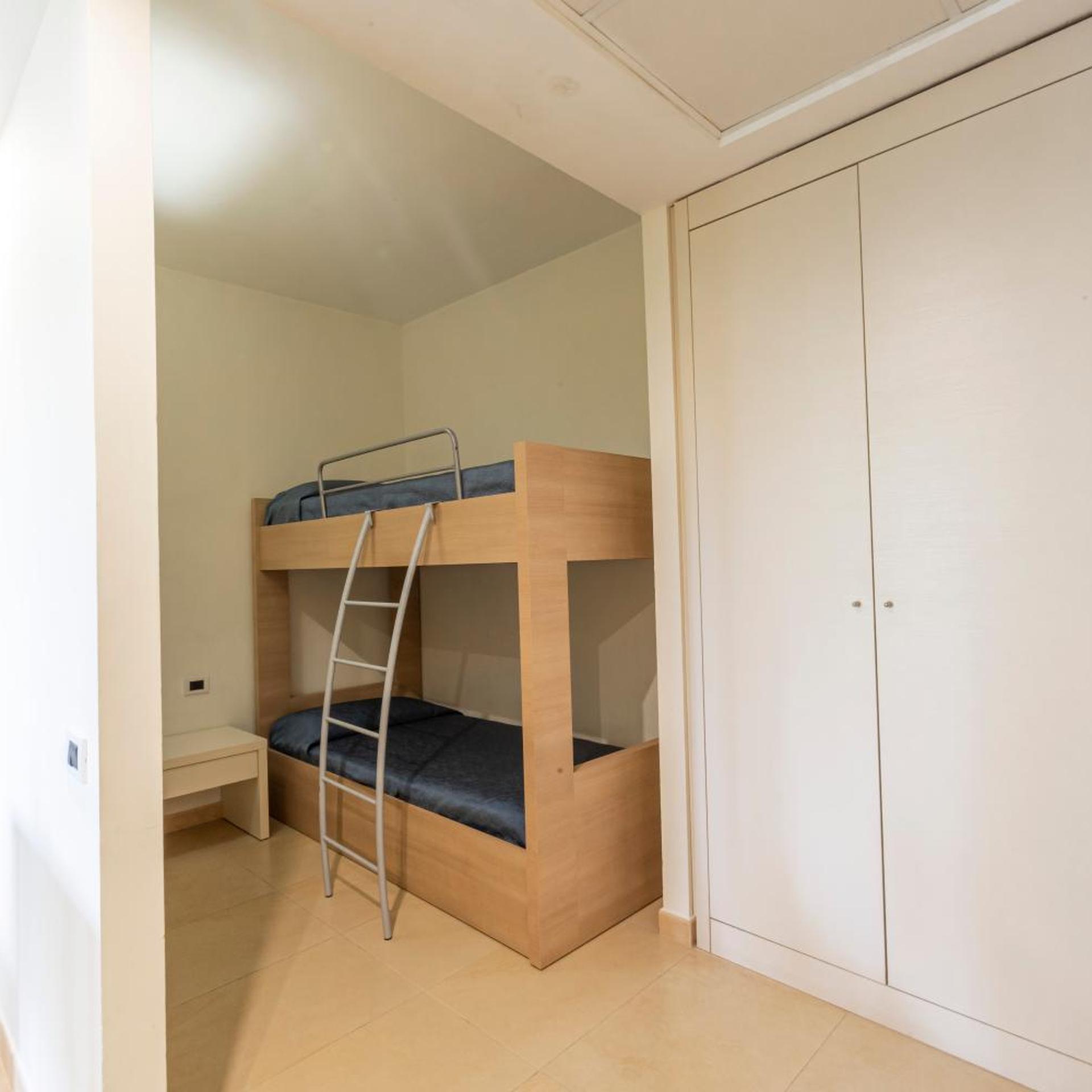 Prince Franklyn Hotel 24/55