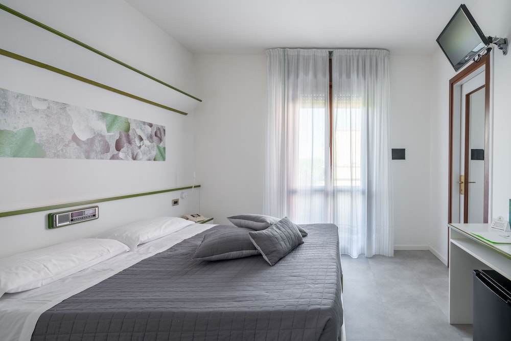BASIC, DOUBLE BED, BALCONY