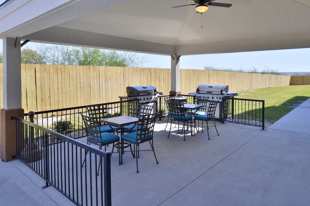 CANDLEWOOD SUITES KENEDY 27/40