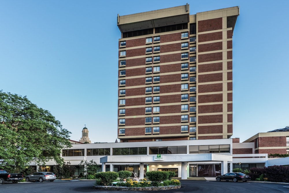 Holiday Inn Suites Pittsfield Berkshires 3/80