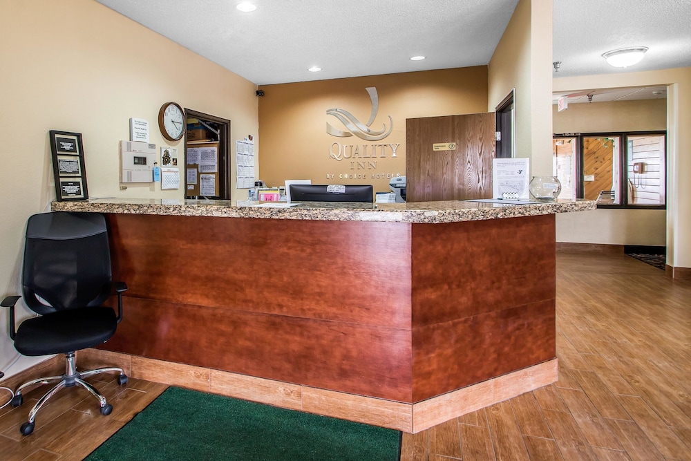 Quality Inn Dubuque On Hwy 20 2/38