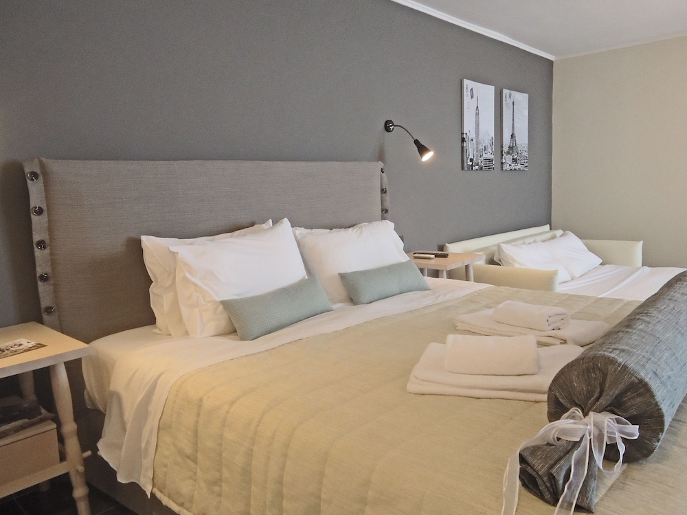 Amphitryon City Hotel 35/72