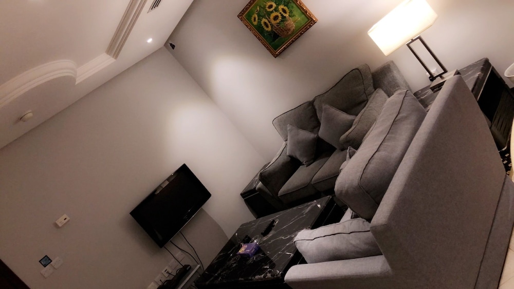 ثلاثة وستون أجنحة فندقية(Sixty Three Hotel) 39/50