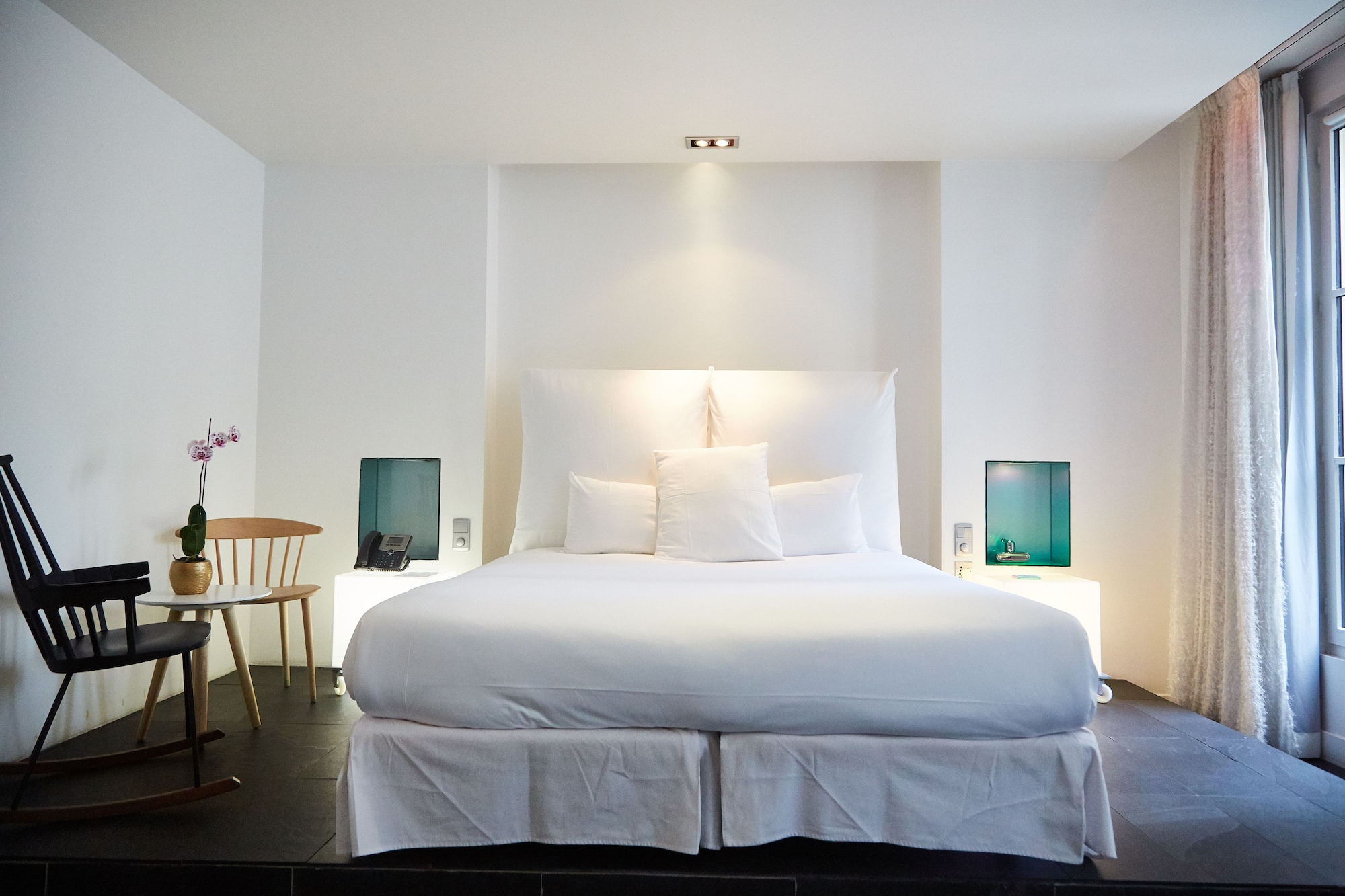 JUNIOR, KING BED, COURTYARD VIEW
