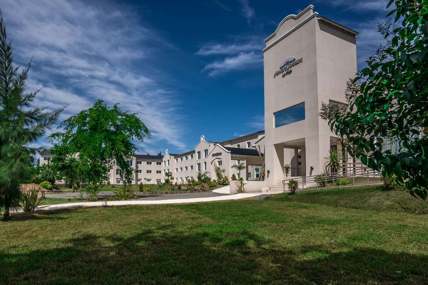 Howard Johnson By Wyndham La Plata 27/28