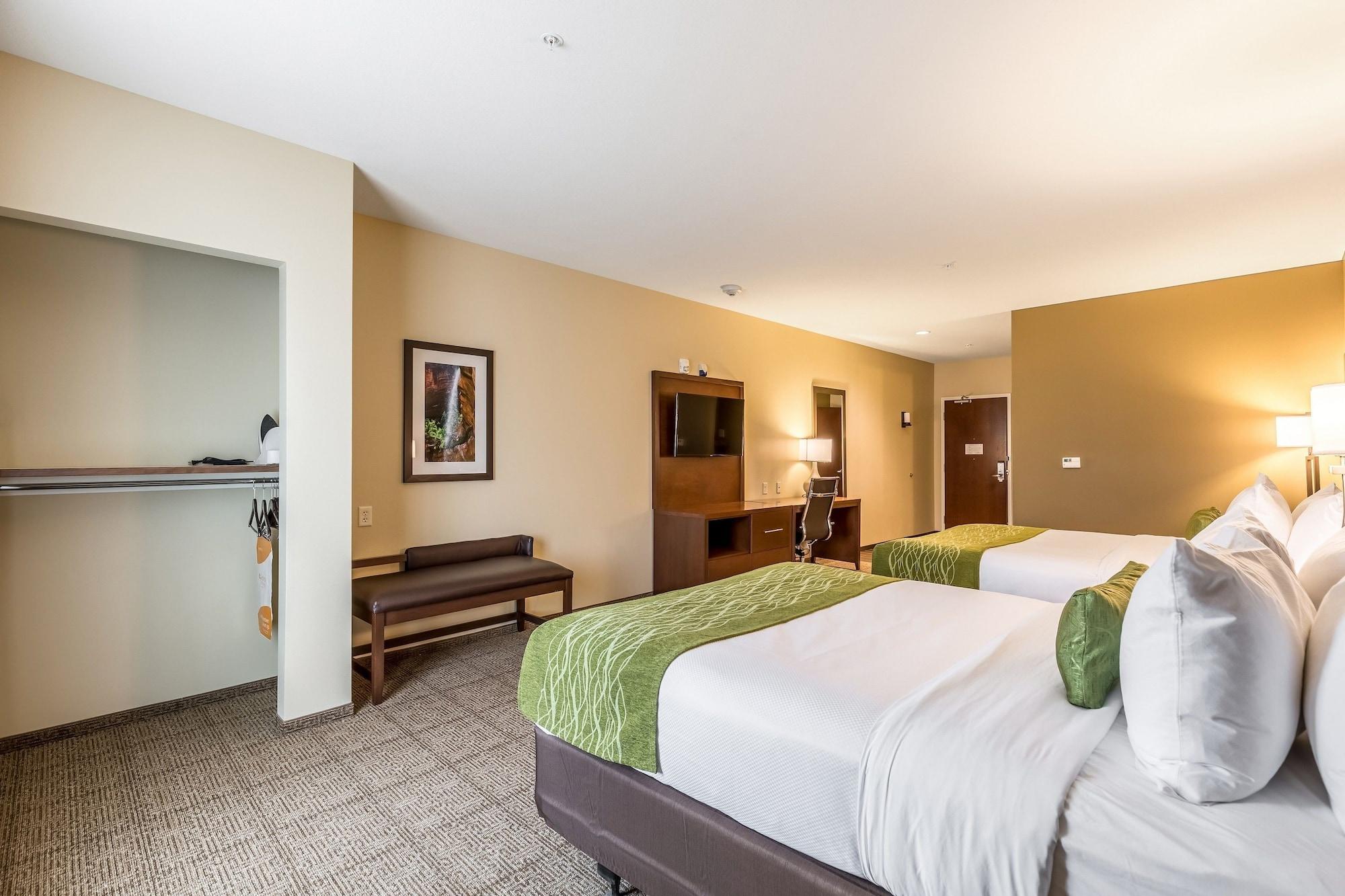 Suite, Multiple Beds 2/10