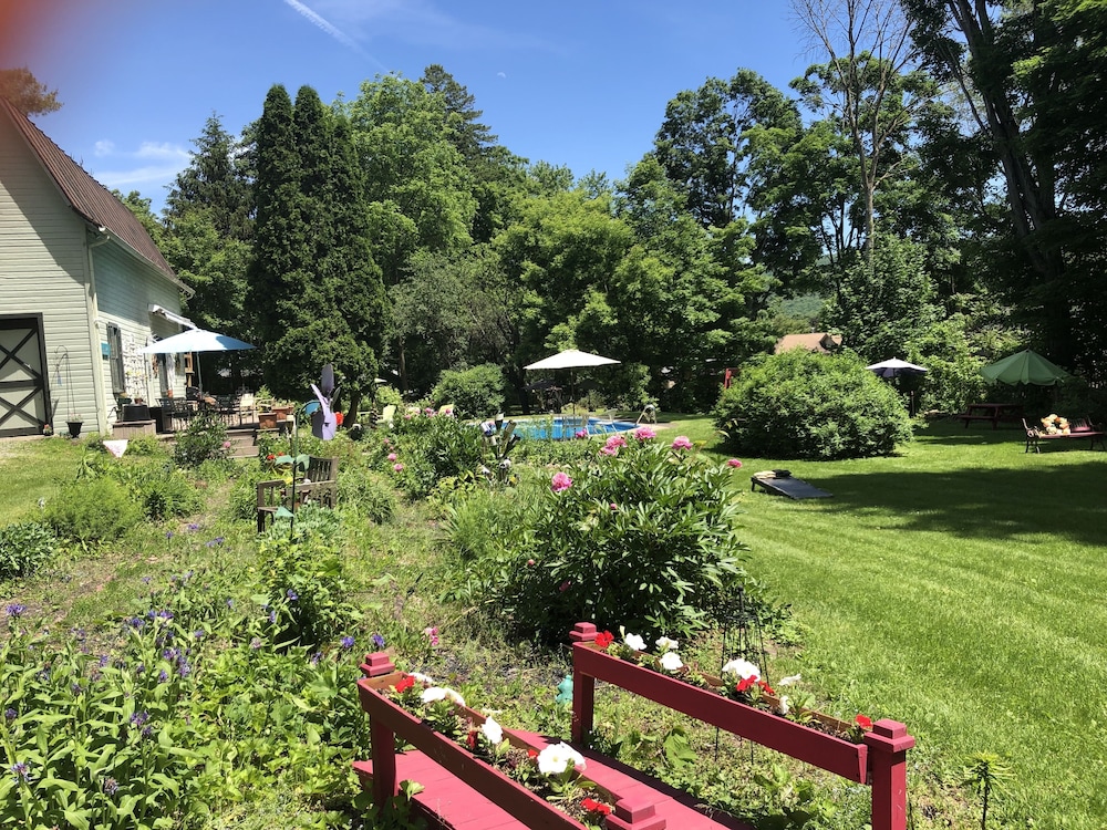18 Vine Inn &amp; Carriage House 42/50