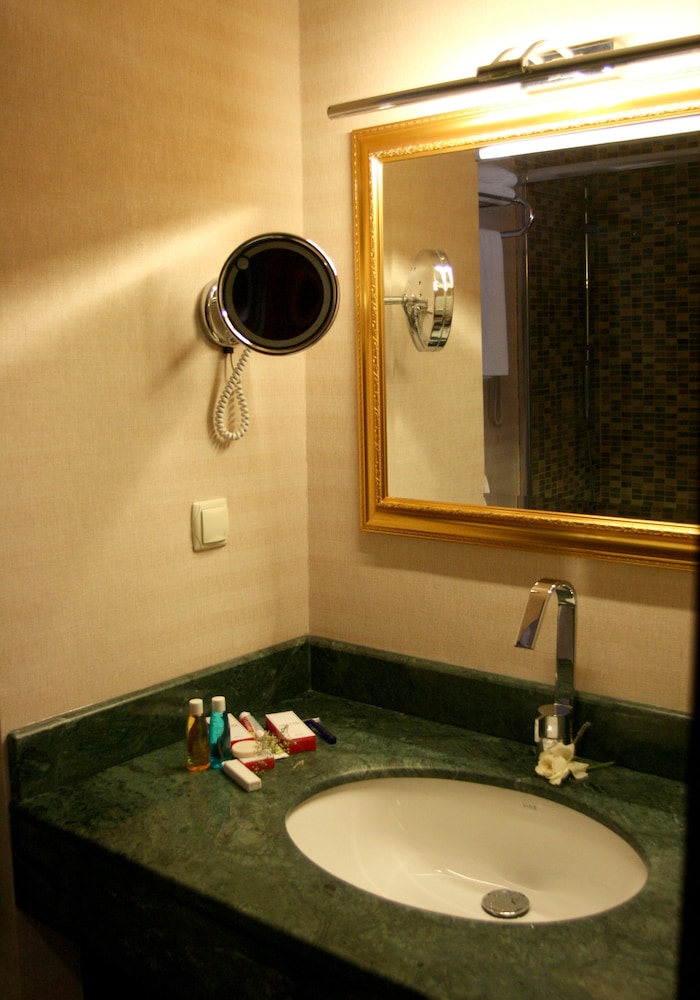 Cetin Hotel 37/39