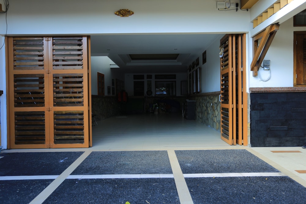 RedDoorz Plus near Lempuyangan Station 4 40/42