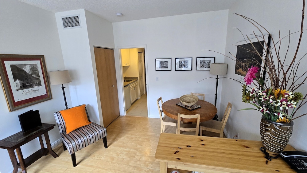 Sunset Mountain Inn and Spa 38/50