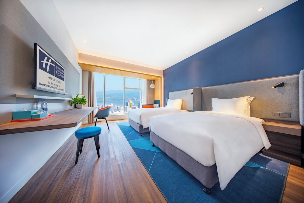 Standard, Twin Beds, Lake View