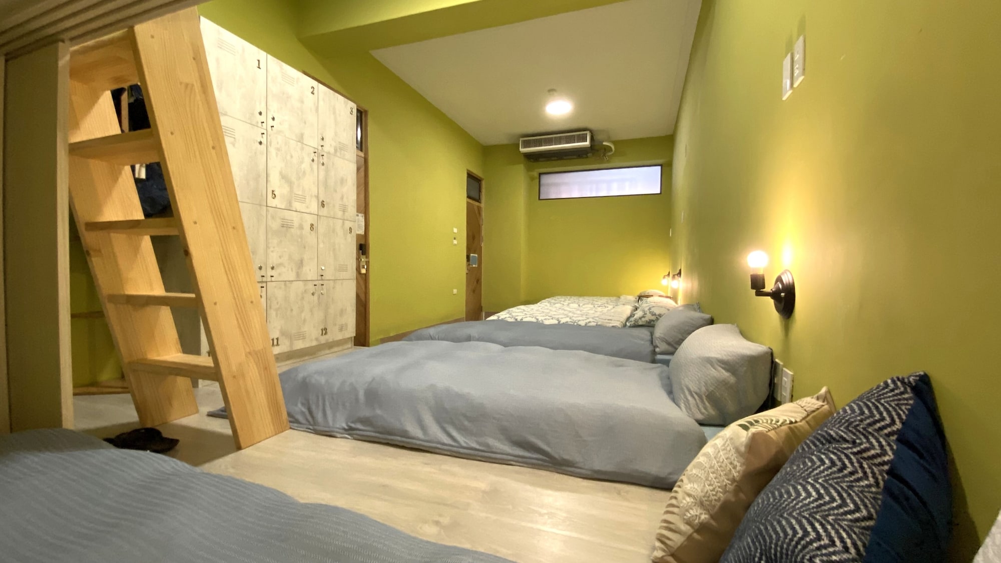 STANDARD, MULTIPLE BEDS, SHARED BATHROOM