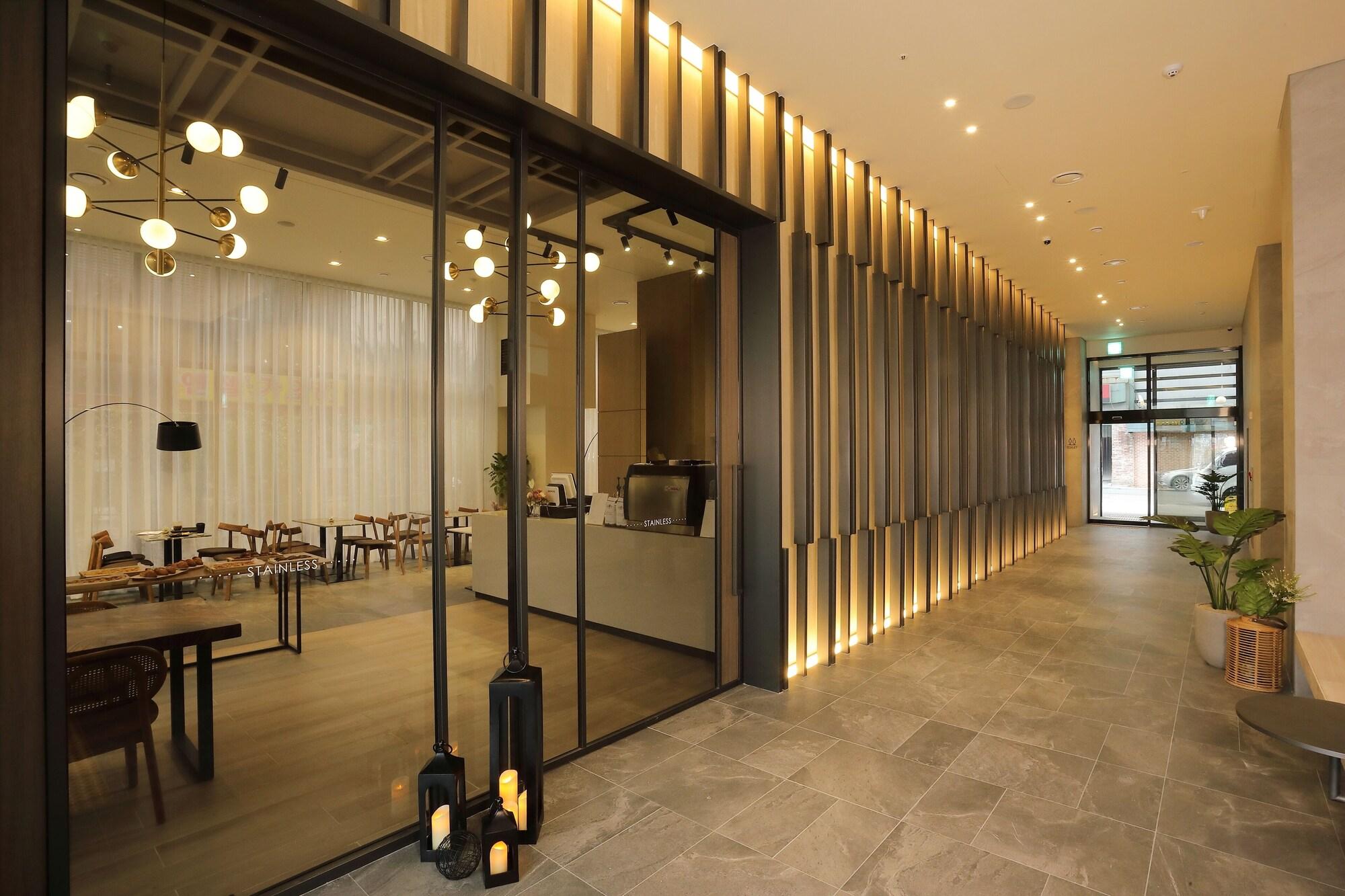 Orchid Hotel 10/50