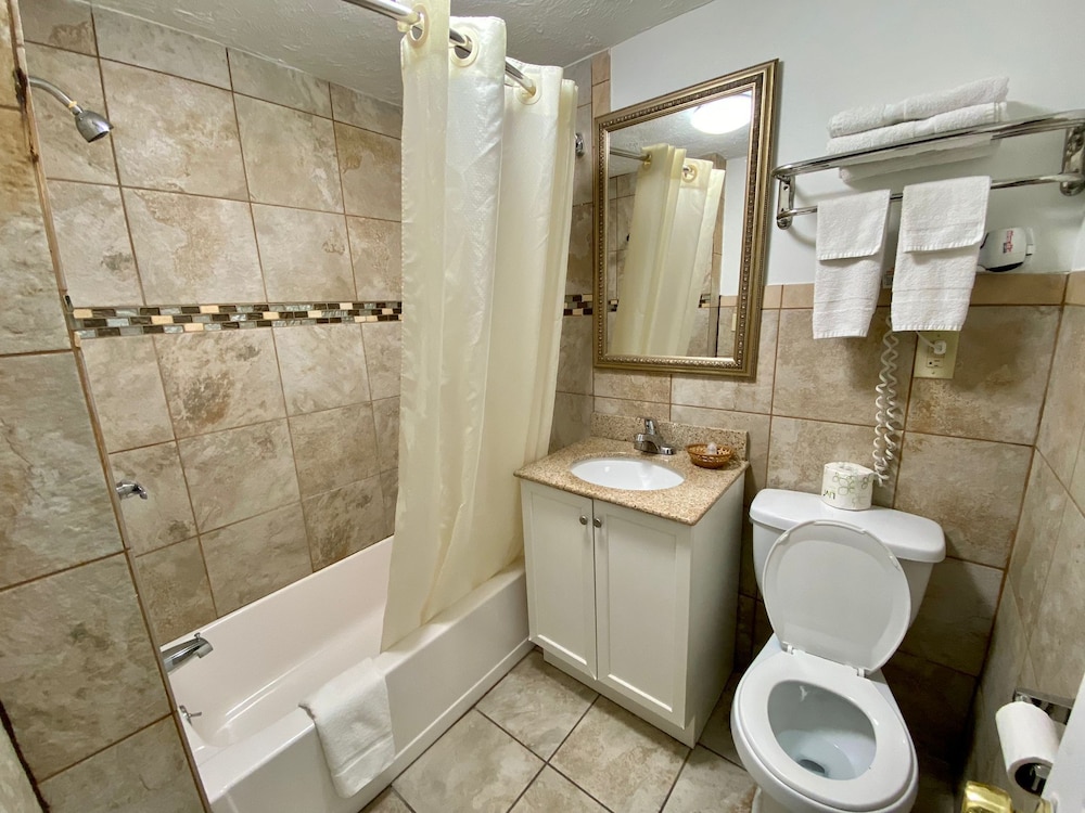Royal Inn Claremont 23/24
