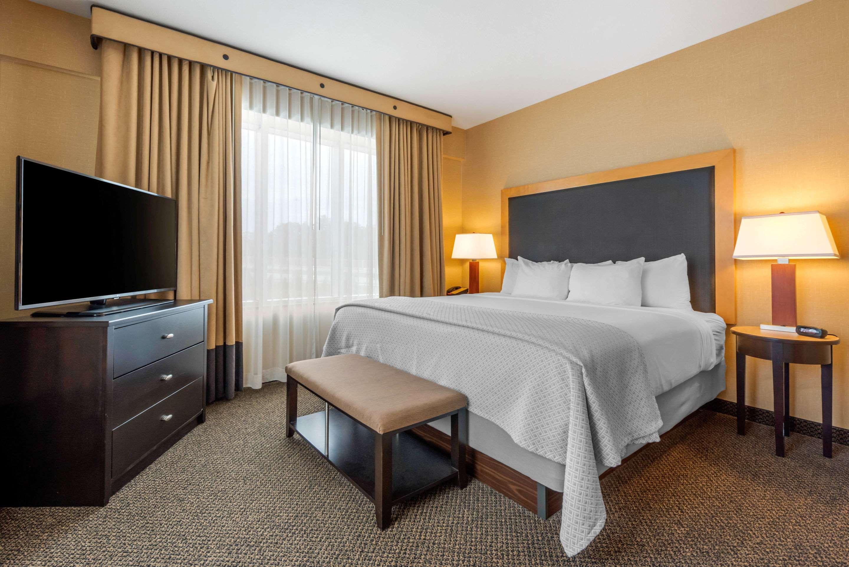 Efficiency, Suite, King Bed