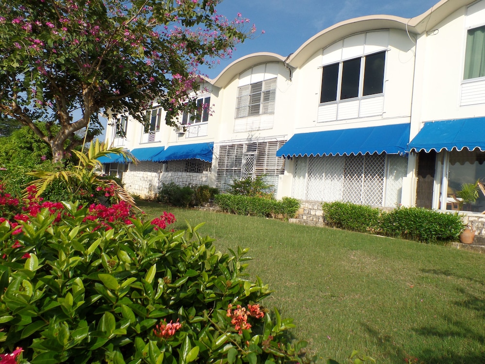 Court Manor at Montego Bay Club 41/50