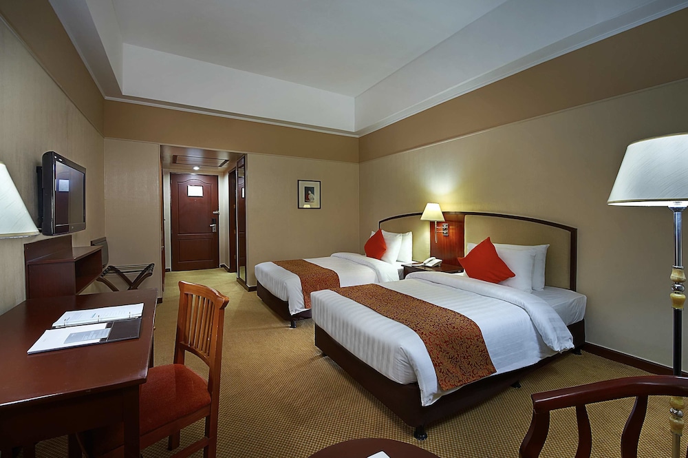 Berjaya Makati Hotel 20/72
