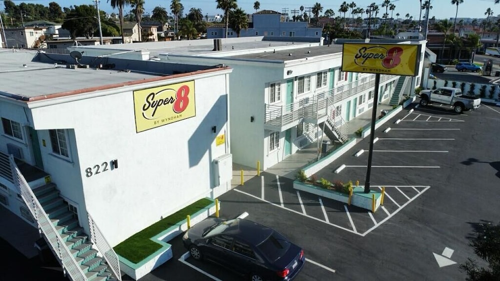 Super 8 by Wyndham Oceanside Downtown 2/50