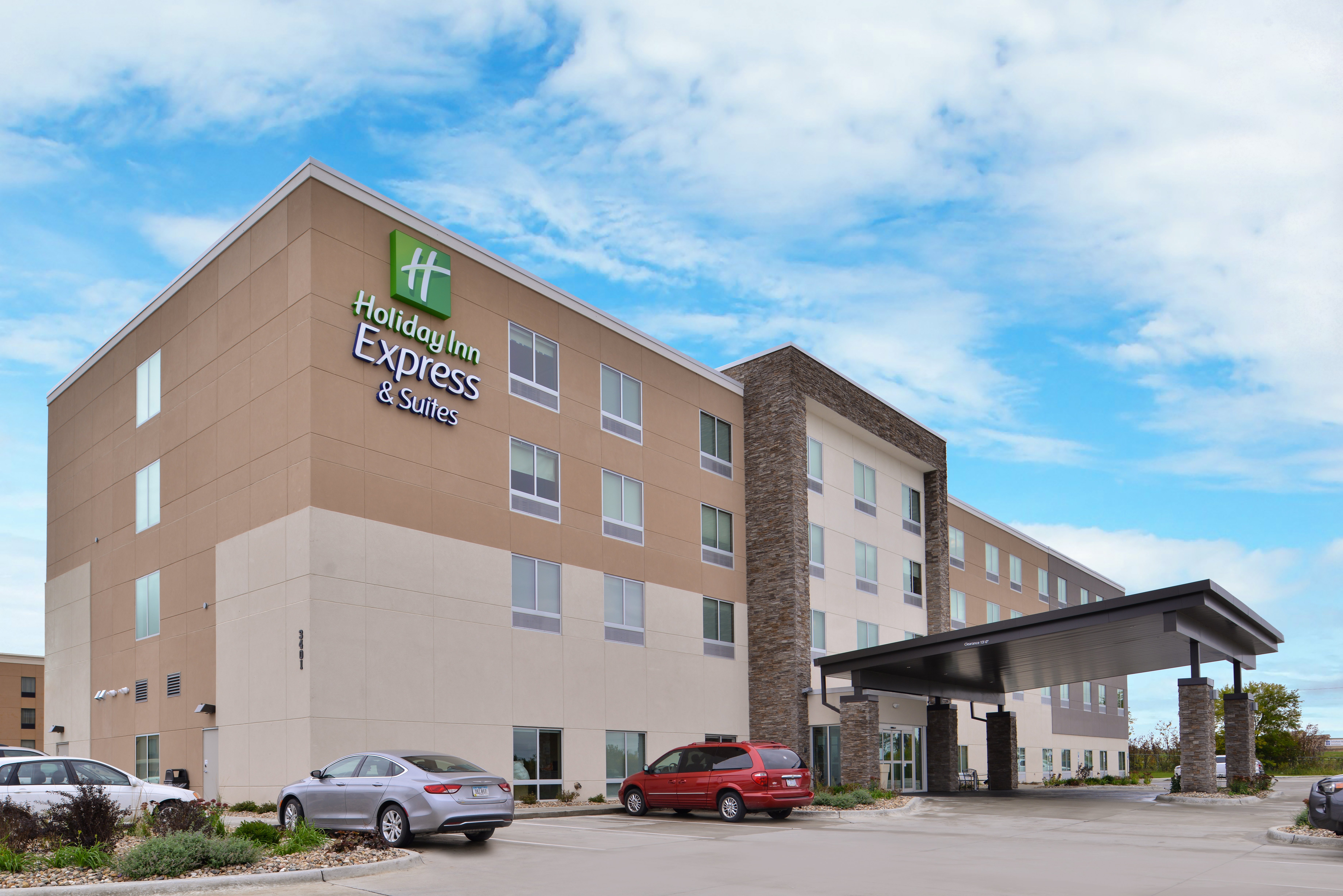 Holiday Inn Express Suites Marshalltown 47/48