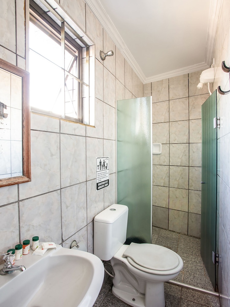 Oyo Tiquatira Hotel 47/50