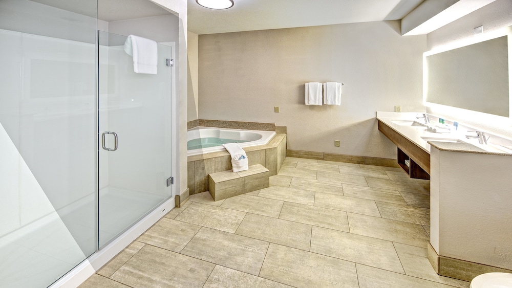 Holiday Inn Express & Suites Corsicana I-45 18/68
