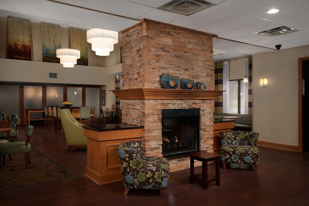 Hampton Inn & Suites Canton 34/54
