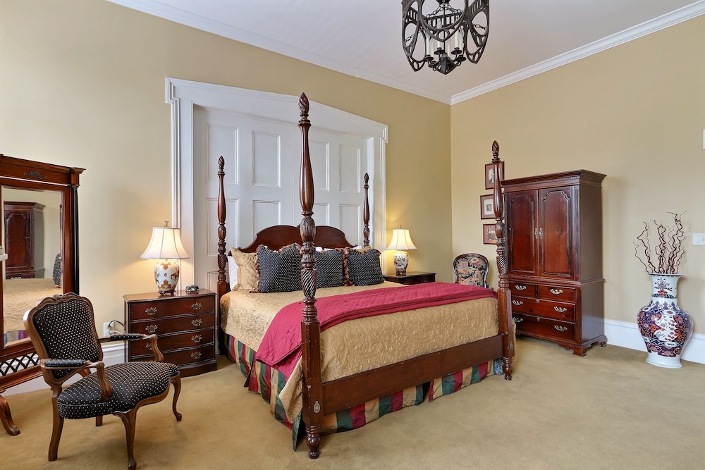 The Presidents Quarters Inn 12/76